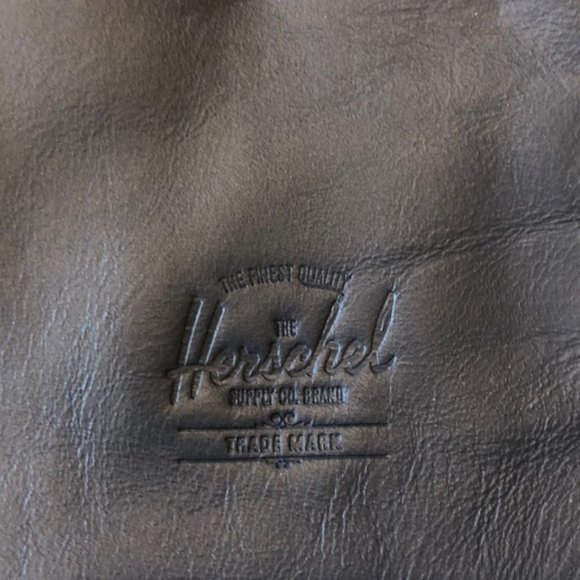 Hershel Leather Pouch - Picture 2 of 6